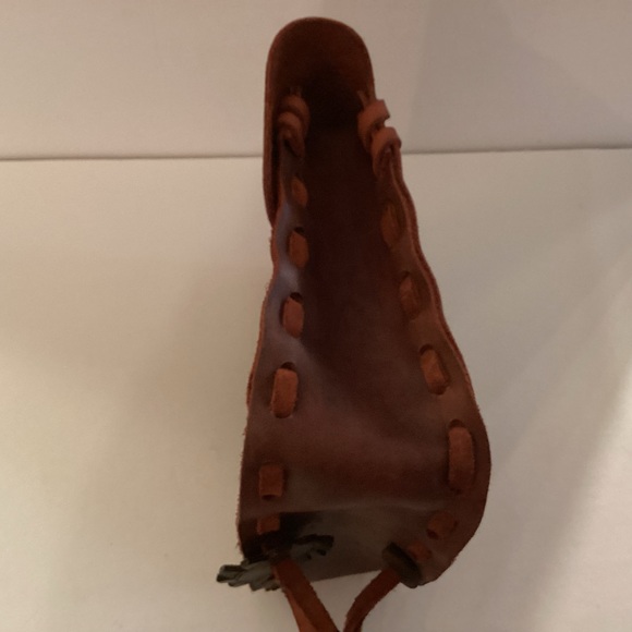 Hand crafted leather bag with fringe - Picture 5 of 13